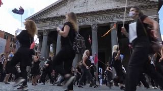 Olasz idegenvezetők tüntettek a gazdasági támogatás hiánya miatt