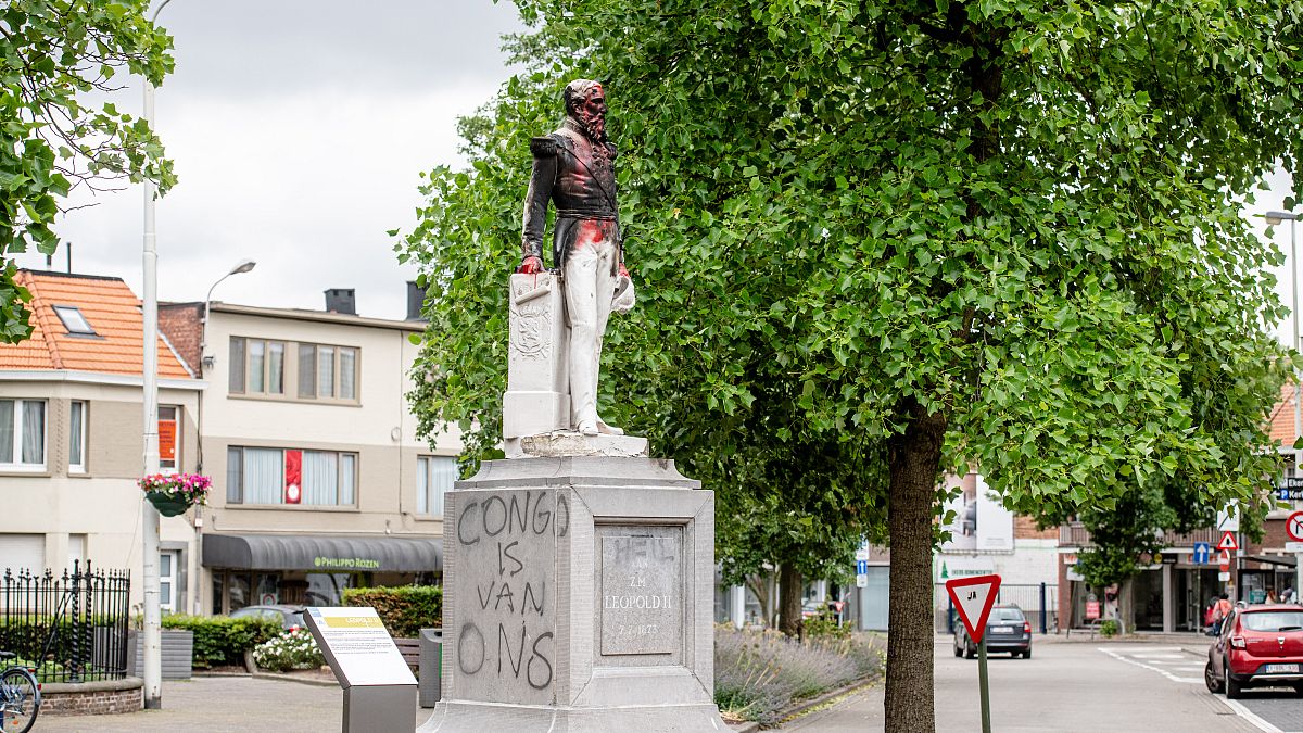 Памятник Леопольду II в Антверпене 4 июня 2020