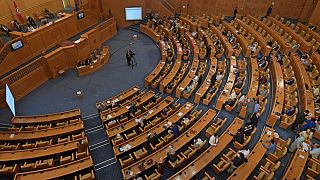 أعضاء البرلمان التونسي يتداولون النقاش يوم 2020/06/03