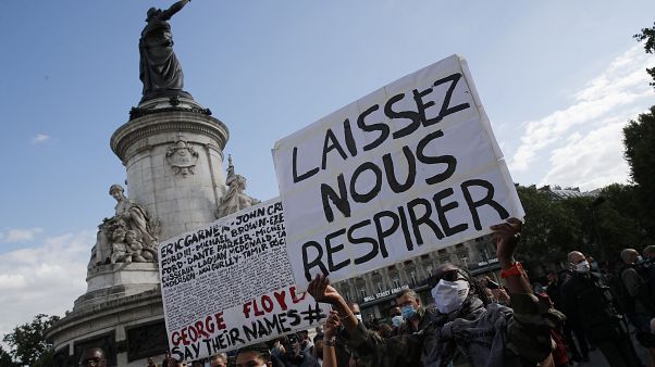 El atronador silencio de París para honrar a George Floyd y denunciar el racismo policial El atronador silencio de París para honrar a George Floyd y denunciar el racismo policial