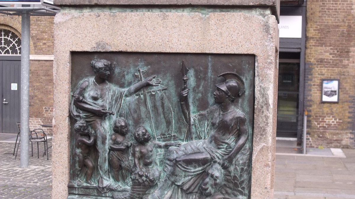 La statua del proprietario di schiavi Robert Milligan rimossa da East London il 9 giugno 2020