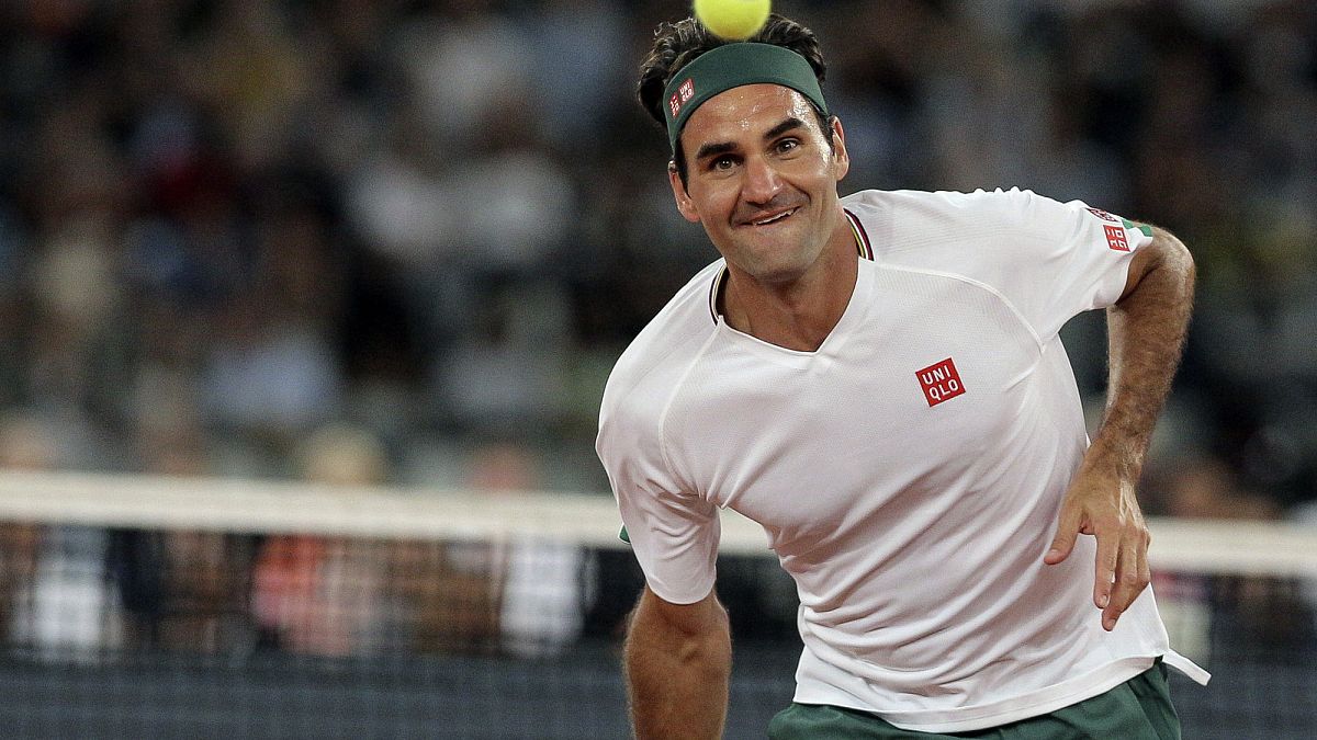 Roger Federer lors d'un match d'exhibition contre Rafael Nadal à Cap Town, Afrique du Sud, le 7 février 2020.