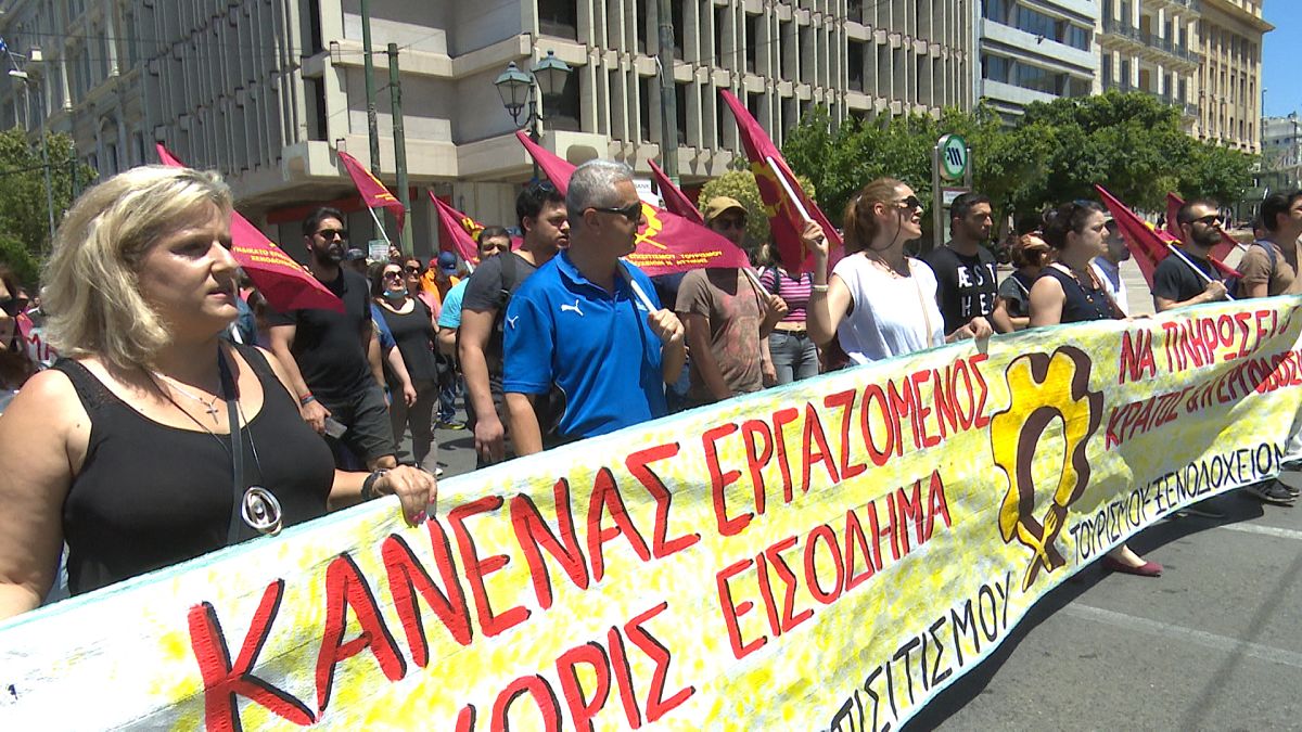 Employees in tourism demonstrate in Athens