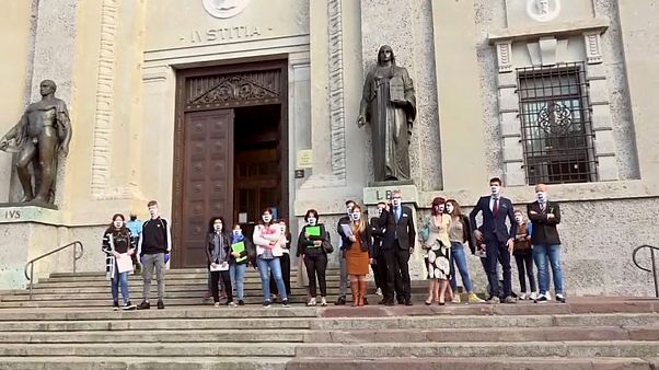 La asociación Verdad y Justicia ha demandado ante la fiscalia al gobierno italiano por la gestión de la pandemia La asociación Verdad y Justicia ha demandado ante la fiscalia al gobierno italiano por la gestión de la pandemia