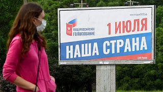 لافتة تروج للتصويت على التعديل الدستوري الروسي