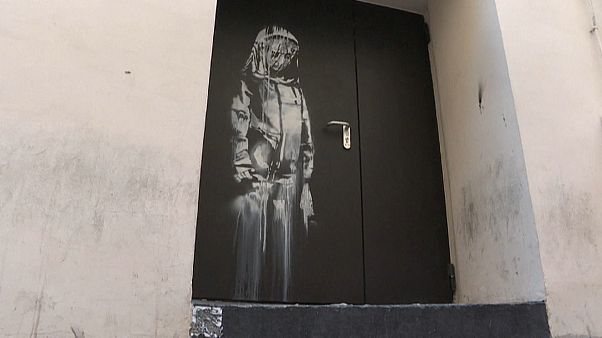 Dal Bataclan all'Abruzzo: il viaggio del 'Banksy trafugato' Dal Bataclan all'Abruzzo: il viaggio del 'Banksy trafugato'
