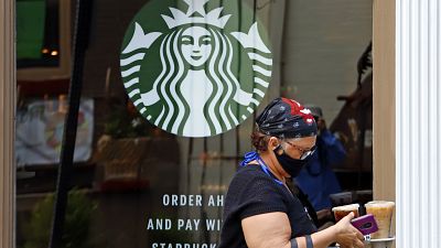 Кофе нынче дорог: Starbucks теряет миллиарды из-за пандемии
