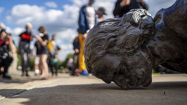 ABD'nin Minnesota eyaletinde yıkılan Sömürgeci, denizci, kolonici Kristof Kolomb ABD'nin Minnesota eyaletinde yıkılan Sömürgeci, denizci, kolonici Kristof Kolomb