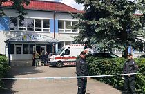 Rendőrök zárták le az iskola környékét Ruttka városában