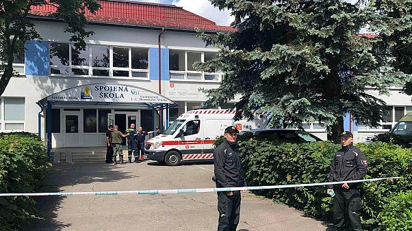 Rendőrök zárták le az iskola környékét Ruttka városában Rendőrök zárták le az iskola környékét Ruttka városában