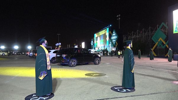 Au Bahreïn, cérémonie de remise des diplômes sur le circuit de Formule 1 Au Bahreïn, cérémonie de remise des diplômes sur le circuit de Formule 1