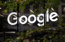 شعار غوغل في مكتب لفرع لندن، بريطانيا. 