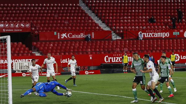 LaLiga arranca con un homenaje a las víctimas de la pandemia LaLiga arranca con un homenaje a las víctimas de la pandemia