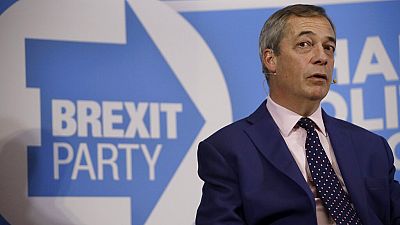 Farage denuncia situação migratória no Canal da Mancha