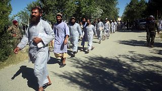 گروهی از زندانیان طالبان که توسط دولت افغانستان از زندان بگرام آزاد شدند