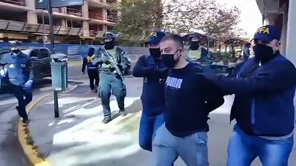 Yasa dışı suç örgütü kurmakla suçlanan 2 Türk Arjantin'de yakalandı Yasa dışı suç örgütü kurmakla suçlanan 2 Türk Arjantin'de yakalandı