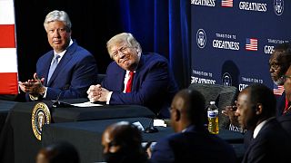 Donald J. Trump amerikai elnök mosolyog egy texasi konferencián 2020. június 11-én