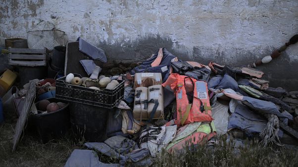 Botlarla binen göçmenlerden geriye kalanlar Botlarla binen göçmenlerden geriye kalanlar