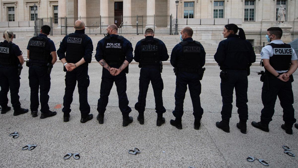 Fransız polisi İçişleri Bakanlığı'nı protesto etti