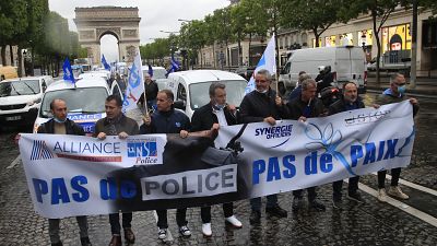 Frankreich: Polizisten protestieren gegen Innenminister Castaner