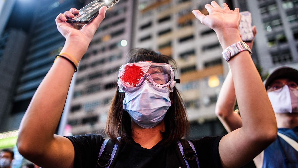 Χονγκ Κονγκ: Εκατοντάδες συλλήψεις για τον ύμνο των διαδηλώσεων 