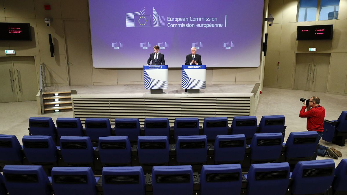 مؤتمر صحفي من داخل مقر المفوضية الأوروبية في بروكسل