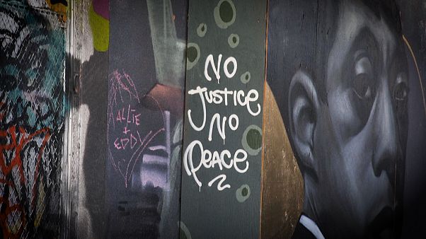 Η δύναμη του γκράφιτι κατά του ρατσισμού στο Τορόντο Η δύναμη του γκράφιτι κατά του ρατσισμού στο Τορόντο