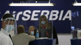 Oposição sérvia apela ao boicoite das eleições