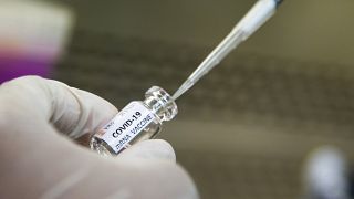 Cuatro Gobiernos firman un acuerdo para que la UE sea la primera en recibir la vacuna de Oxford