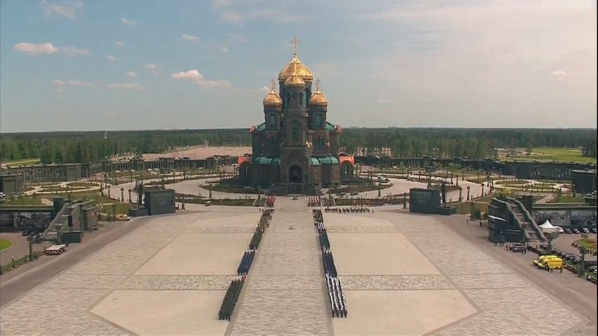 Neue Kirche der Streitkräfte eingeweiht - ohne Mosaike von Putin und Stalin