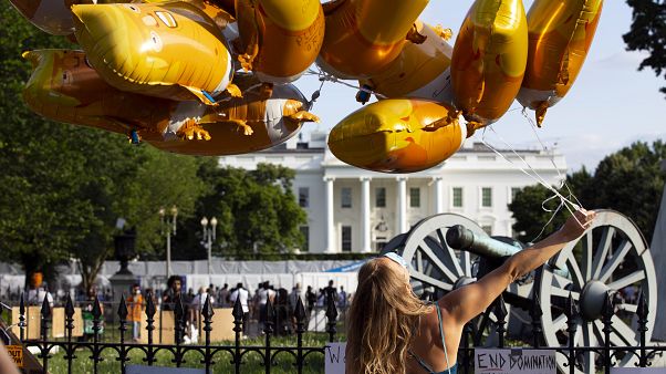 Trump mellett és ellene is demonstráltak születésnapja alkalmából Trump mellett és ellene is demonstráltak születésnapja alkalmából