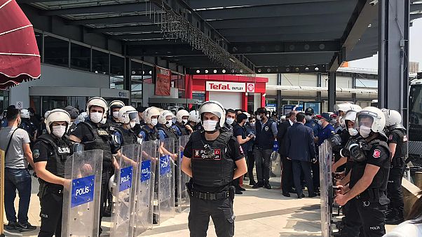 HDP'nin 'Demokrasi Yürüyüşü'ne polis müdahalesi HDP'nin 'Demokrasi Yürüyüşü'ne polis müdahalesi