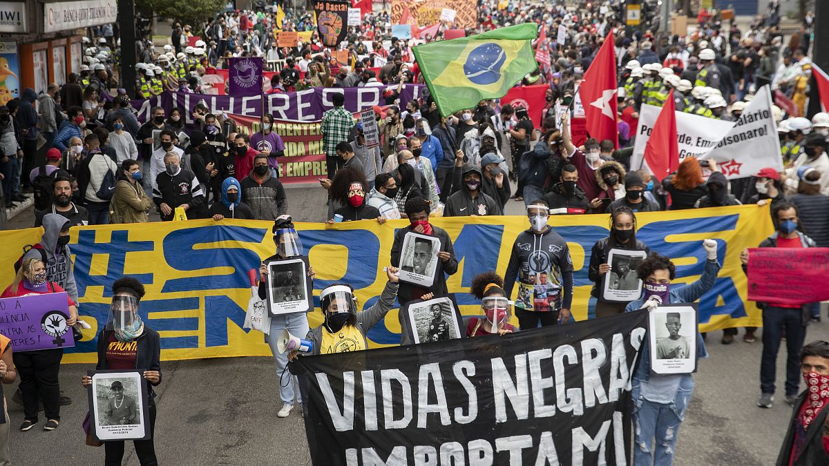 Militantes del movimiento antirracista Black Lives Matter se manifiestan en Sao Paulo contra el Gobierno de Jair Bolsonaro