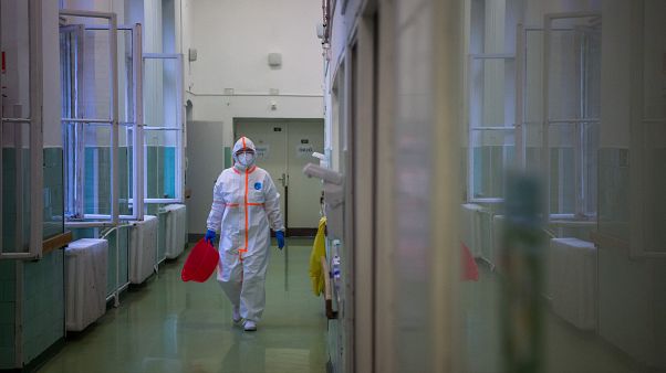Krasznai Erika ápolónő a Covid Ortopéd-Traumatológiai Osztályon a Szent János Kórházban (2020. június 5.) Krasznai Erika ápolónő a Covid Ortopéd-Traumatológiai Osztályon a Szent János Kórházban (2020. június 5.)