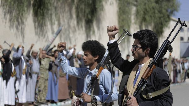 Yemen'de İran destekli Şii Husilere bağlı silahlı savaşçılar Yemen'de İran destekli Şii Husilere bağlı silahlı savaşçılar