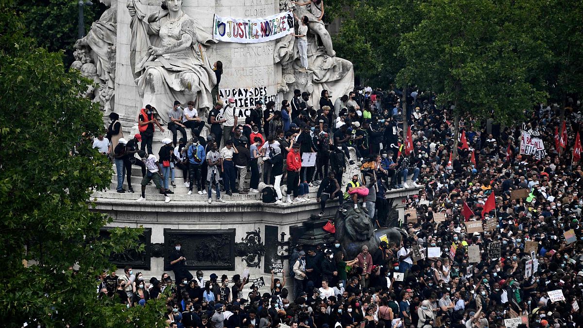 Fransa'nın başkenti Paris'te düzenlenen ırkçılık karşıtı protesto 