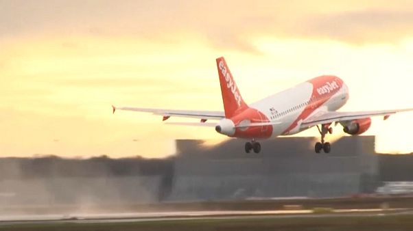 Η πρώτη πτήση της EasyJet μετά από δυόμισι μήνες Η πρώτη πτήση της EasyJet μετά από δυόμισι μήνες