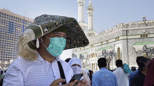 السعودية نيوز |
وباء كورونا في السعودية: أعداد الوفيات تتخطى الألف وترقب لقرار المملكة بشأن موسم الحج
السعودية نيوز |
وباء كورونا في السعودية: أعداد الوفيات تتخطى الألف وترقب لقرار المملكة بشأن موسم الحج