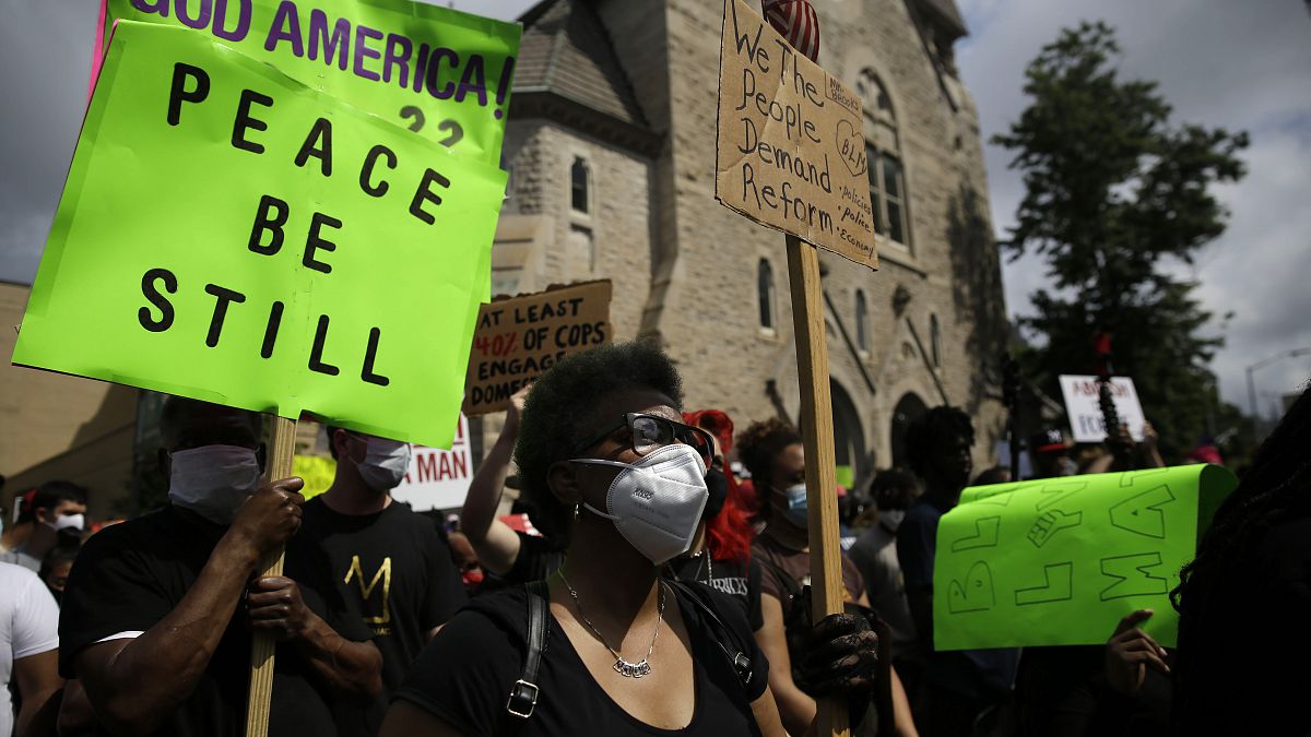 Вдова афроамериканца, застреленного при задержании, призвала к ненасильственным протестам