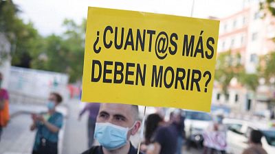 شاهد: الممرضات الإسبانيات في الشوارع  للمطالبة بتحسين نظام الرعاية الصحية