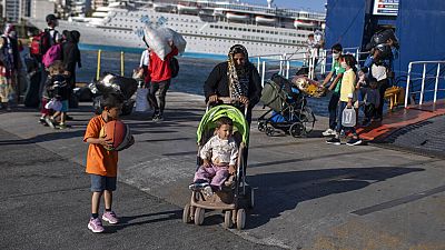 لاجئون يصلون إلى  ميناء بيريوس، بالقرب من أثينا ،11 يونيو 2020.