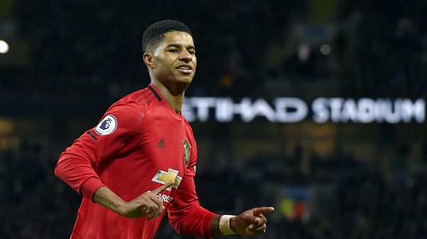 Oldukça yoksul bir çocukluk geçiren Marcus Rashford birçok vakfın bağış kampanyalarına destek veren bir isim. Oldukça yoksul bir çocukluk geçiren Marcus Rashford birçok vakfın bağış kampanyalarına destek veren bir isim.