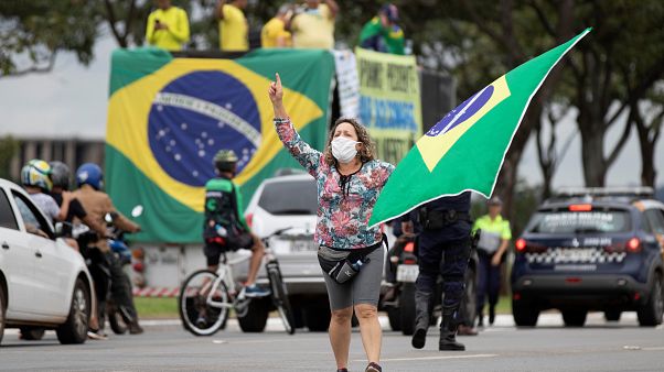 Covid-19: Retalho brasileiro recua 16,8% em abril Covid-19: Retalho brasileiro recua 16,8% em abril