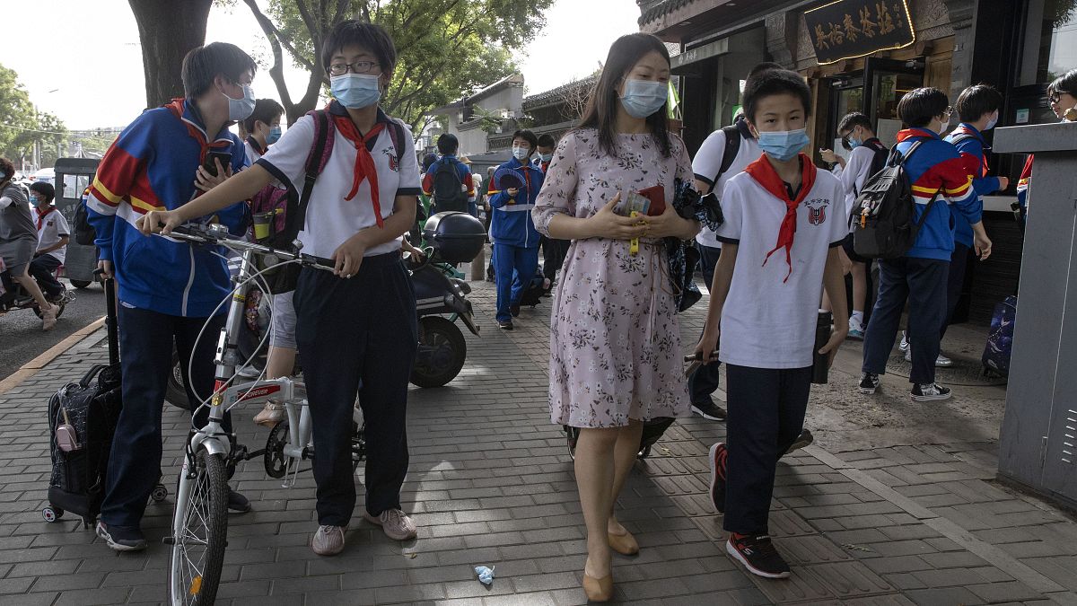 Encerramento das escolas em Pequim devido ao aumento de casos de COVID-19