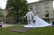 Riga: szobor a járvány igazi hőseinek