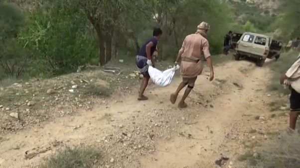 السعودية نيوز |
اليمن: مقتل 13 مدنيا من بينهم أطفال في غارة للتحالف بقيادة السعودية على محافظة صعدة
السعودية نيوز |
اليمن: مقتل 13 مدنيا من بينهم أطفال في غارة للتحالف بقيادة السعودية على محافظة صعدة
