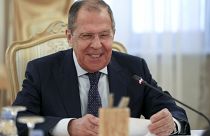 Serguéi Lavrov sonríe durante un encuentro con su homólo iraní en Moscú