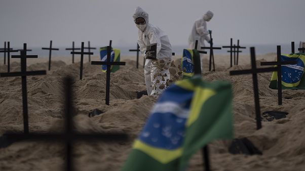 OMS vê estabilização da pandemia no Brasil mas pede cautela OMS vê estabilização da pandemia no Brasil mas pede cautela