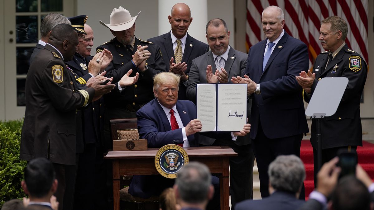 ABD Başkanı Donald Trump, "polis reformu" adı verilen bir başkanlık kararnamesi imzaladı