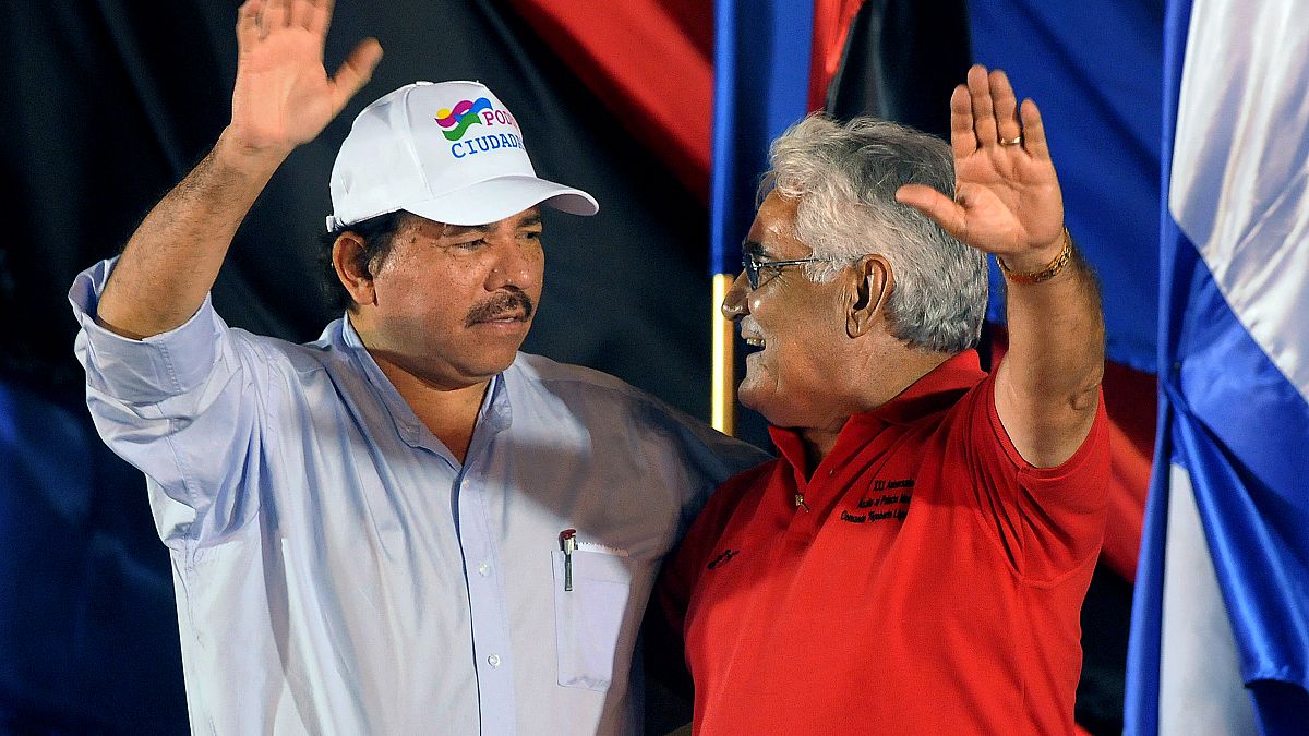Daniel Ortega y Edén Pastora en la celebración del 30 aniversario del asalto al Parlamento (22/08/2008)